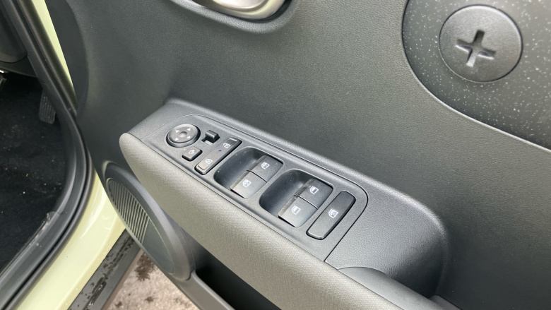 Hyundai INSTER 85kW 02 49kWh 5dr Auto Electric Hatchback